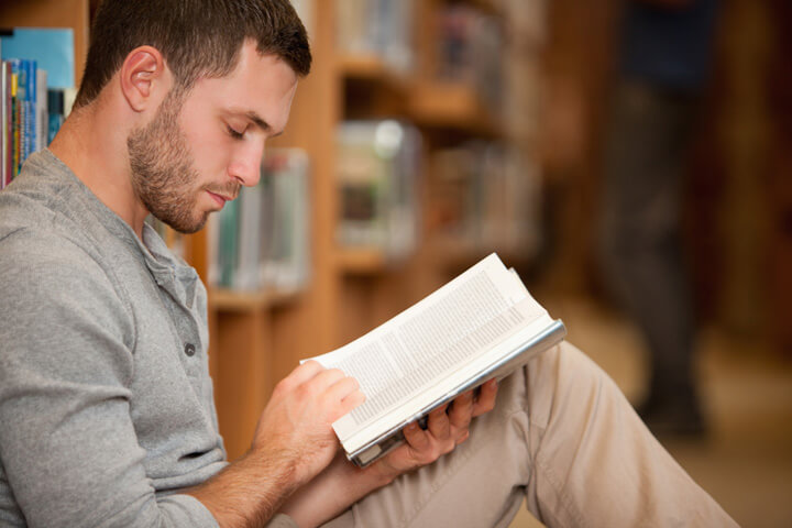 10 Bücher, die bei vielen Gründern im Büro liegen