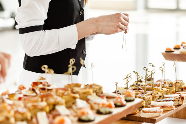 #EXKLUSIV Catering-Startup heycater kriegt die Kurve und Millionen – GoCater legt Website still