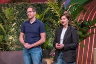 SITLIT, FYTA , dogs-guard, anuux, Aerostiletto, Zoltra Grip treten vor die Löwen