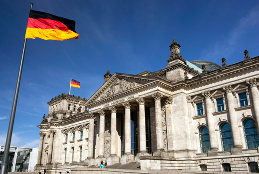 OMG! Jetzt drehen alle durch! Mark Zuckerberg wurde im Berliner Reichstag gesichtet!