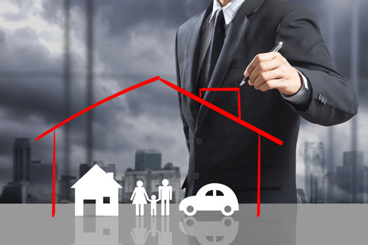 Ein Versicherungsmakler, der auf den Namen Clark hört