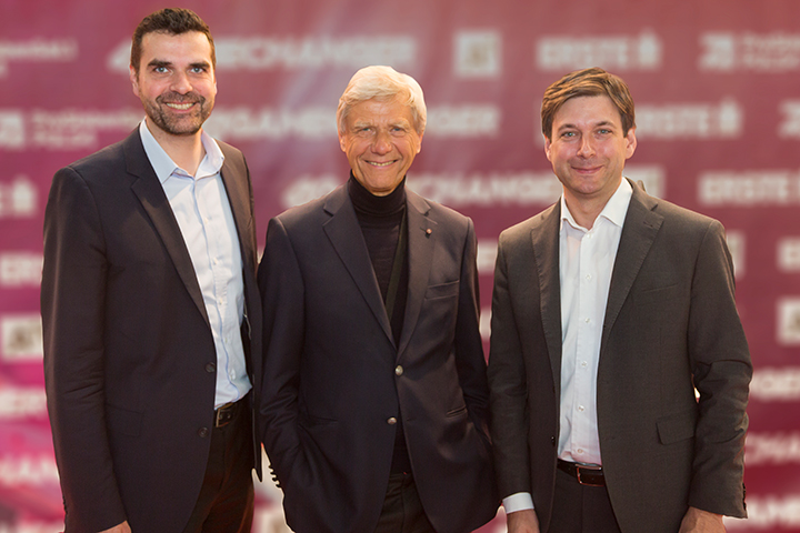 Computer-Pionier investiert in Firmenauskunft